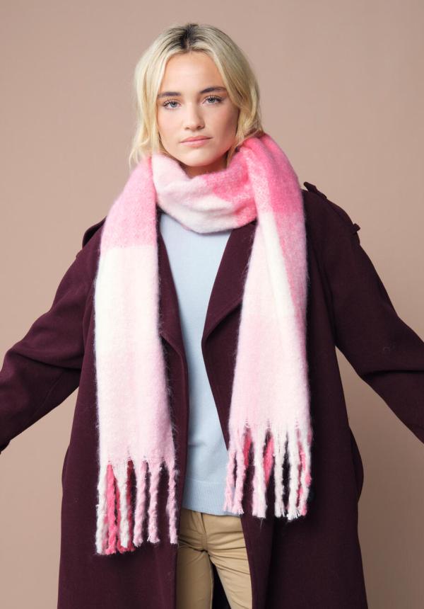 FR 15569 - Fluffy Check Scarf