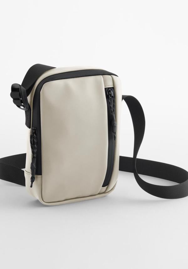 FR 32329 - Athlux Shoulder Bag