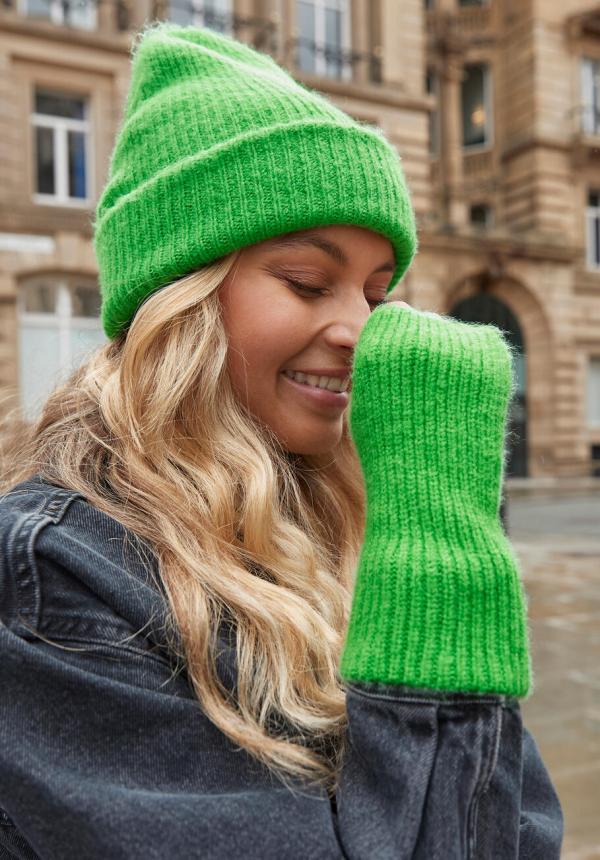 FR 98769 - Colour Pop Hand Warmers