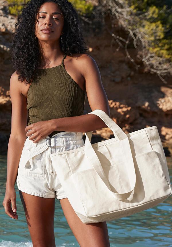 FR 95028 - Double Handle Cargo Pocket Tote