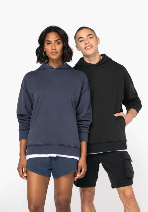 U NS448 - UNISZEX MOSOTT HATÁSÚ OVERSIZED KAPUCNIS PULÓVER U NS448 - UNISZEX MOSOTT HATÁSÚ OVERSIZED KAPUCNIS PULÓVER