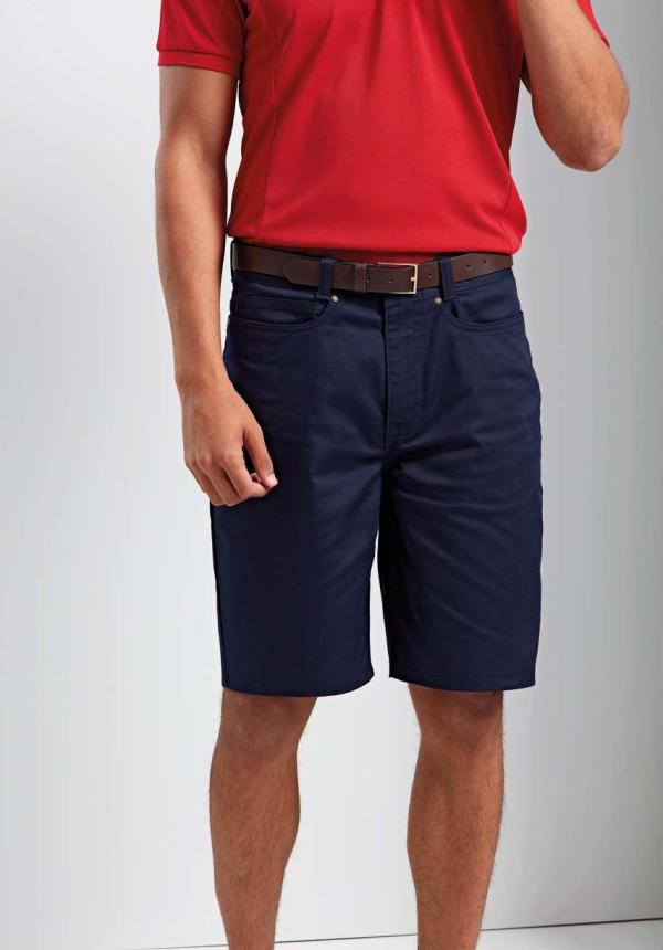 U PR562 - FÉRFI PERFORMANCE CHINO RÖVIDNADRÁG